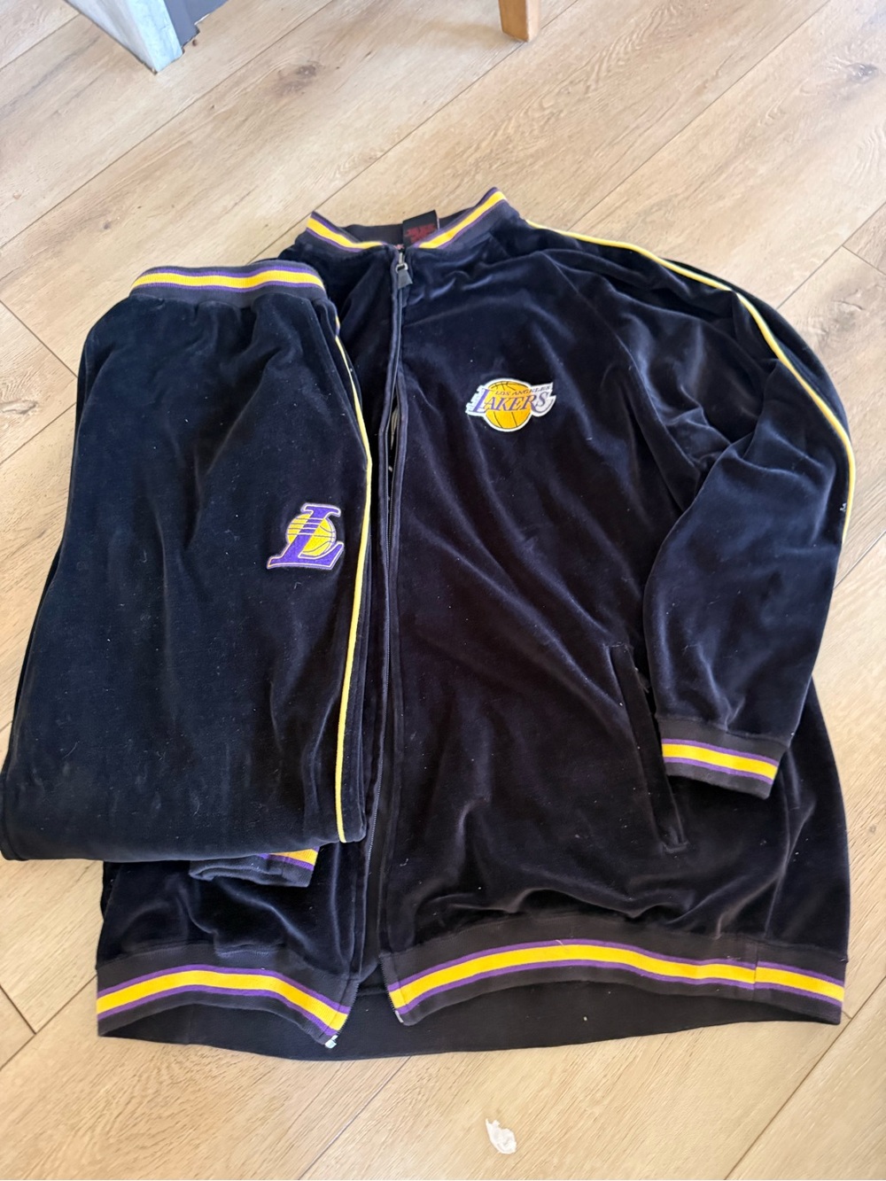 Vintage lakers velour sweat suit xxl